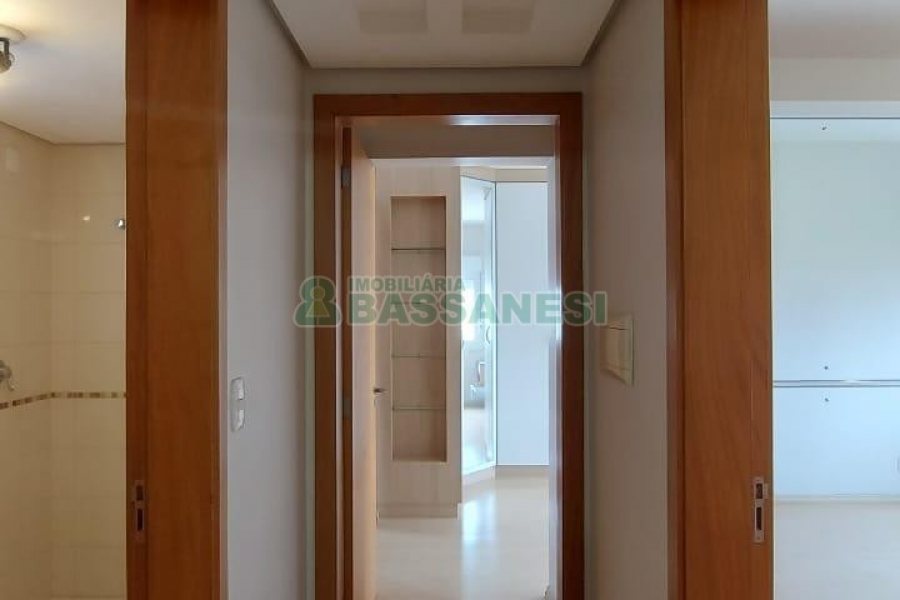 Apartamento com 78m², 2 dormitórios, 2 vagas, no bairro Centro em Caxias do Sul para Comprar