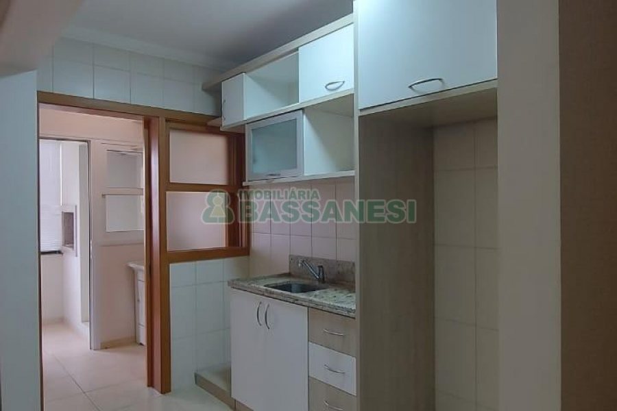 Apartamento com 78m², 2 dormitórios, 2 vagas, no bairro Centro em Caxias do Sul para Comprar