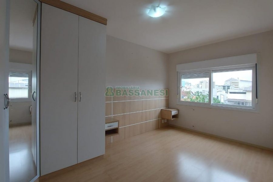 Apartamento com 78m², 2 dormitórios, 2 vagas, no bairro Centro em Caxias do Sul para Comprar