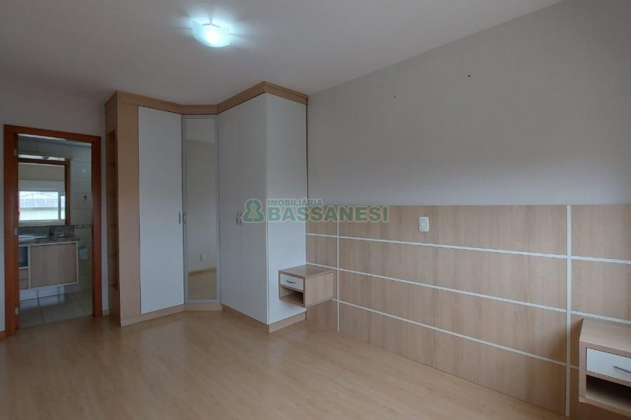 Apartamento com 78m², 2 dormitórios, 2 vagas, no bairro Centro em Caxias do Sul para Comprar