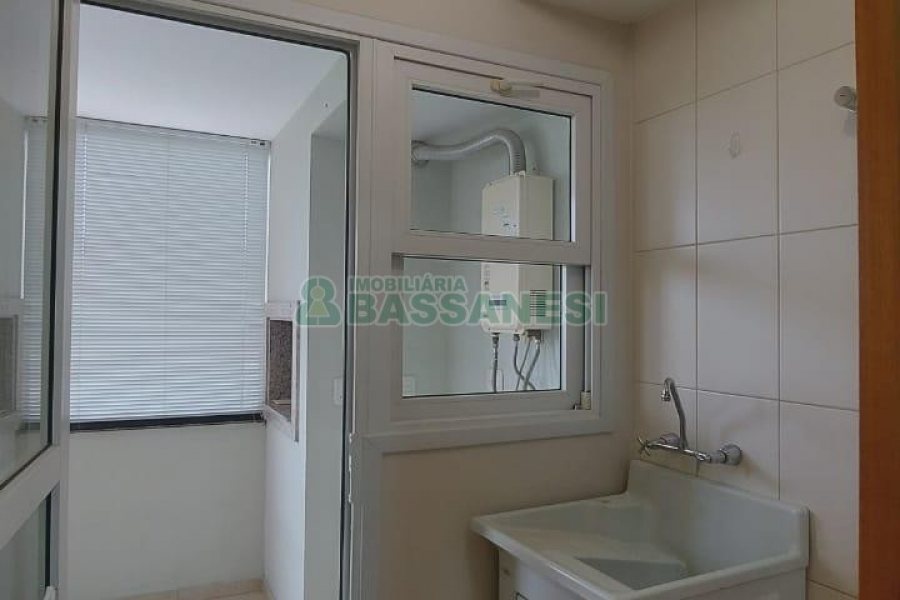 Apartamento com 78m², 2 dormitórios, 2 vagas, no bairro Centro em Caxias do Sul para Comprar