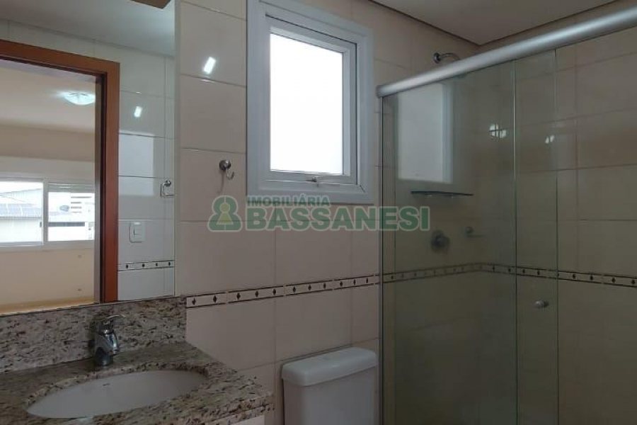 Apartamento com 78m², 2 dormitórios, 2 vagas, no bairro Centro em Caxias do Sul para Comprar