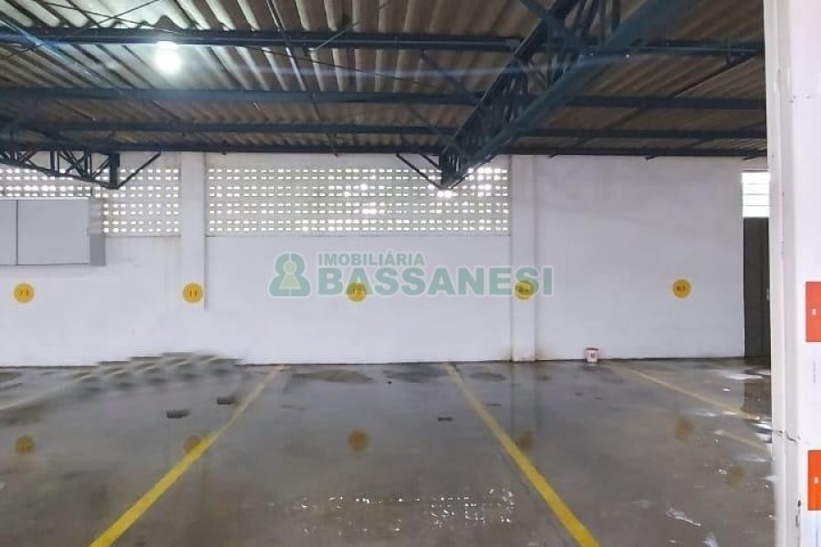 Apartamento com 78m², 2 dormitórios, 2 vagas, no bairro Centro em Caxias do Sul para Comprar