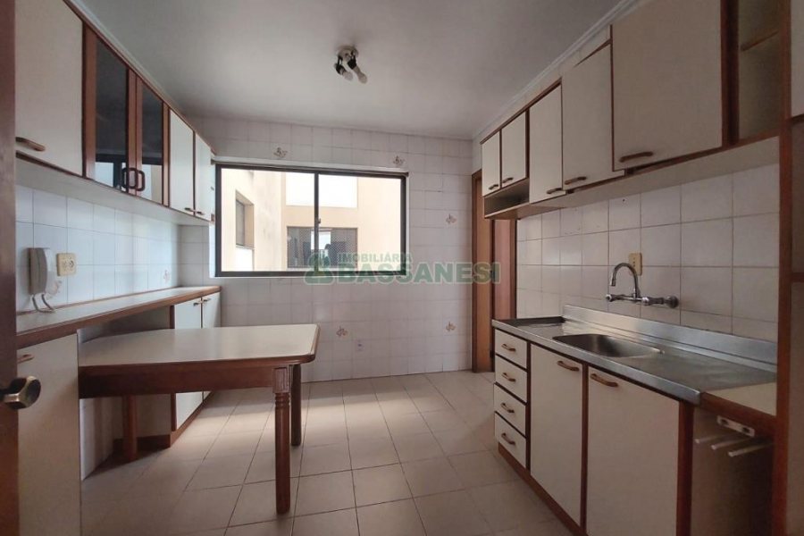 Apartamento com 115m², 3 dormitórios, 1 vaga, no bairro Lourdes em Caxias do Sul para Alugar