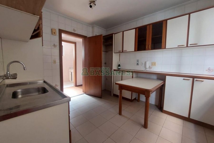 Apartamento com 115m², 3 dormitórios, 1 vaga, no bairro Lourdes em Caxias do Sul para Alugar