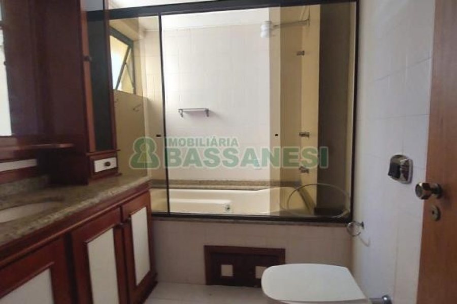 Apartamento com 115m², 3 dormitórios, 1 vaga, no bairro Lourdes em Caxias do Sul para Alugar