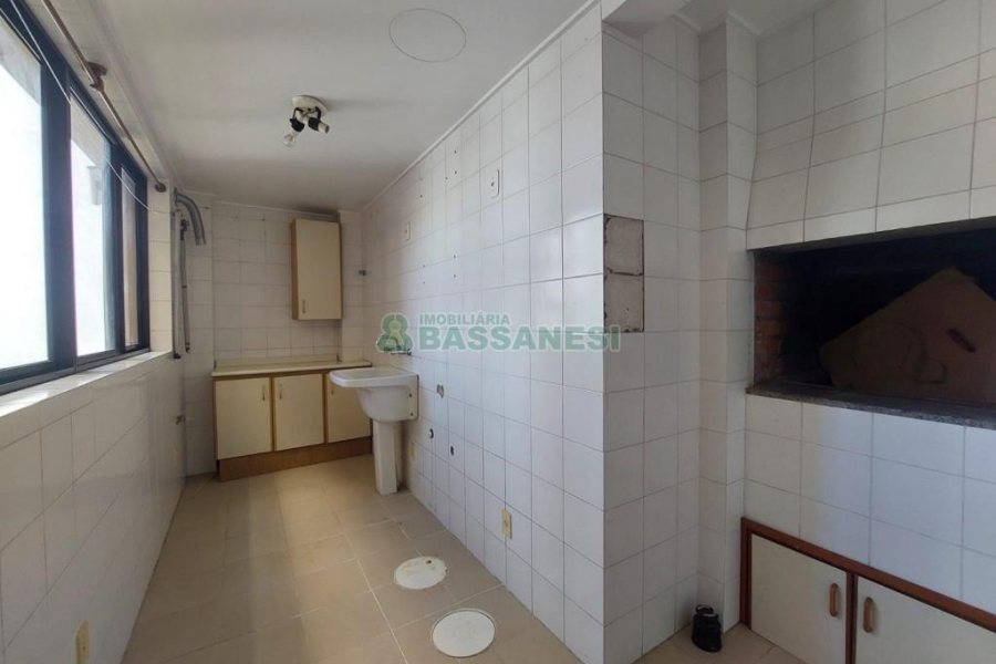 Apartamento com 115m², 3 dormitórios, 1 vaga, no bairro Lourdes em Caxias do Sul para Alugar