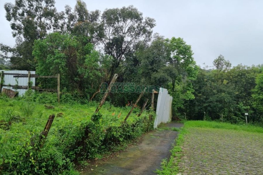 Terreno com 530m², no bairro Treviso em Caxias do Sul para Comprar