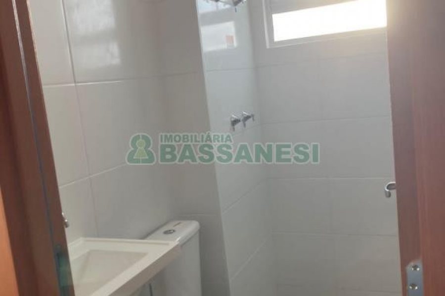 Apartamento com 47m², 2 dormitórios, 1 vaga, no bairro Desvio Rizzo em Caxias do Sul para Alugar