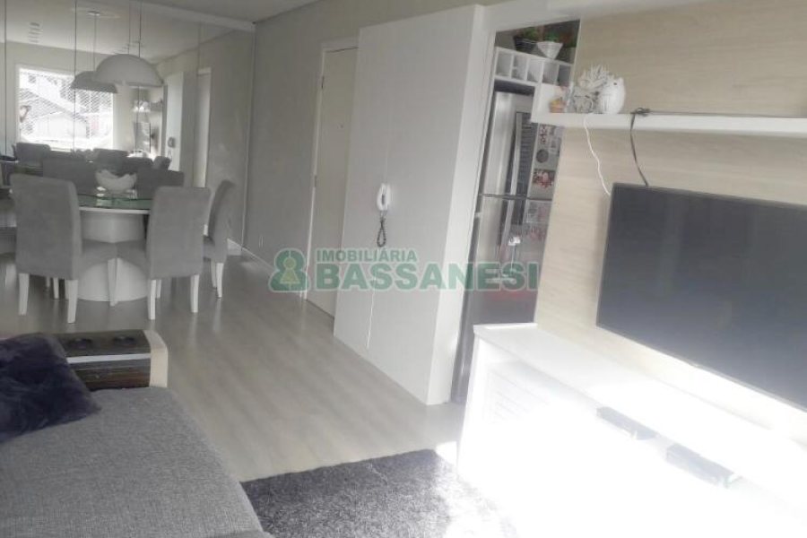 Apartamento com 70m², 2 dormitórios, 2 vagas, no bairro São José em Caxias do Sul para Comprar