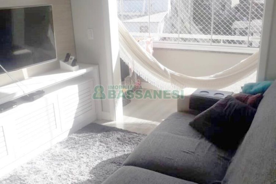 Apartamento com 70m², 2 dormitórios, 2 vagas, no bairro São José em Caxias do Sul para Comprar