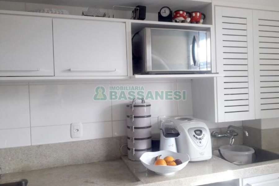 Apartamento com 70m², 2 dormitórios, 2 vagas, no bairro São José em Caxias do Sul para Comprar