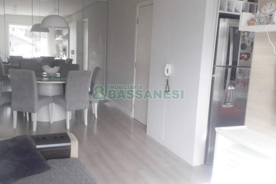 Apartamento com 70m², 2 dormitórios, 2 vagas, no bairro São José em Caxias do Sul para Comprar