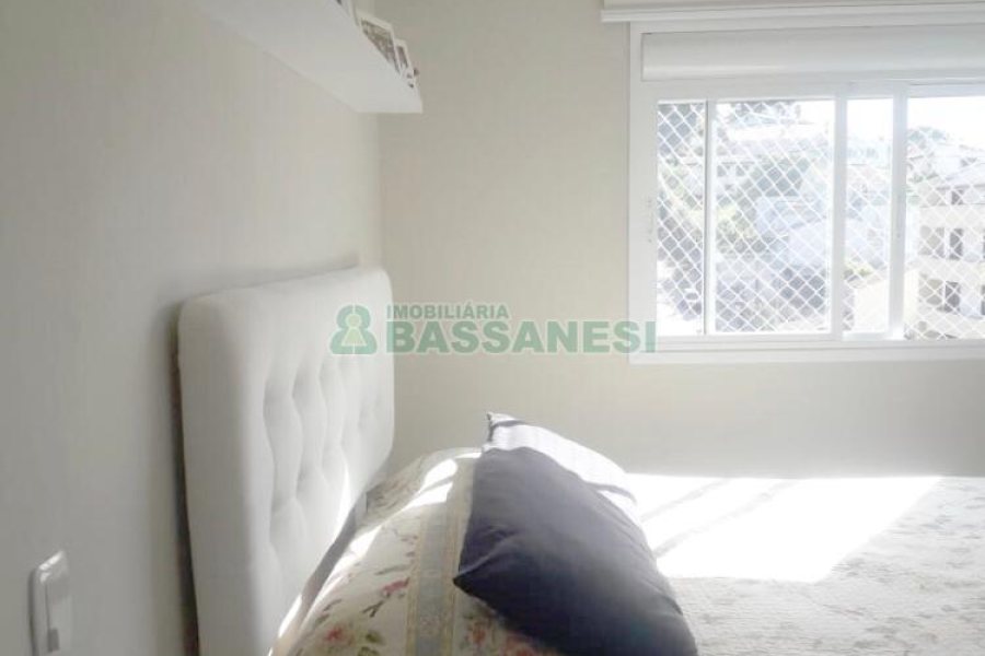 Apartamento com 70m², 2 dormitórios, 2 vagas, no bairro São José em Caxias do Sul para Comprar