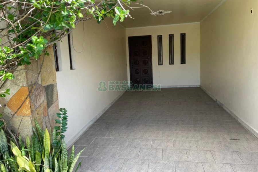 Casa com 200m², 4 dormitórios, 1 vaga, no bairro Nossa Senhora de Lourdes em Caxias do Sul para Comprar