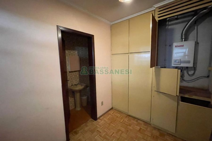 Casa com 200m², 4 dormitórios, 1 vaga, no bairro Nossa Senhora de Lourdes em Caxias do Sul para Comprar
