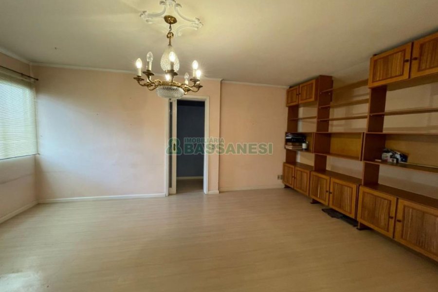 Casa com 200m², 4 dormitórios, 1 vaga, no bairro Nossa Senhora de Lourdes em Caxias do Sul para Comprar