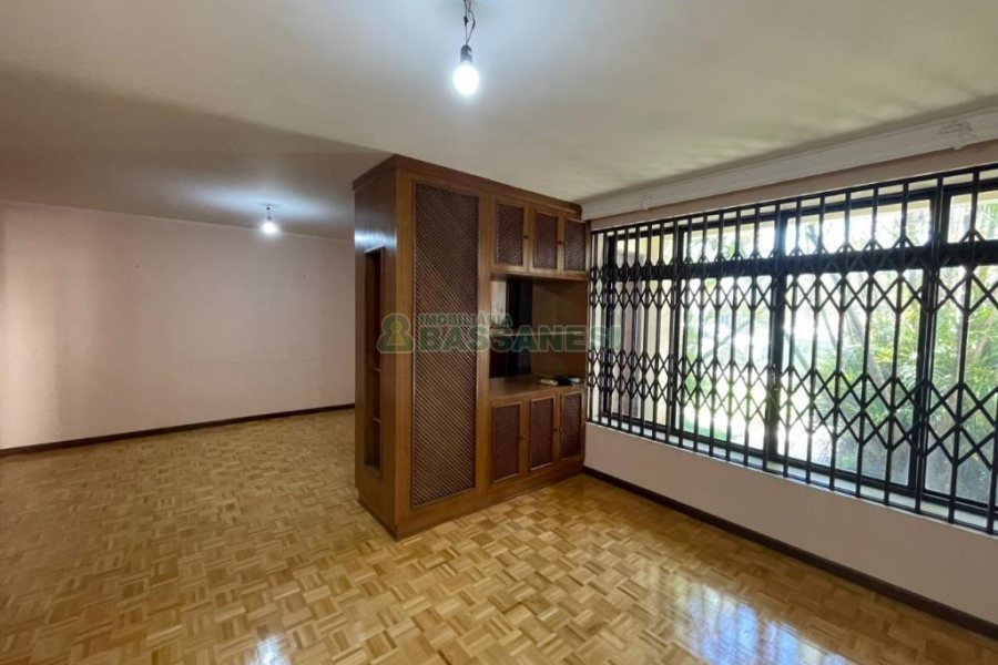 Casa com 200m², 4 dormitórios, 1 vaga, no bairro Nossa Senhora de Lourdes em Caxias do Sul para Comprar