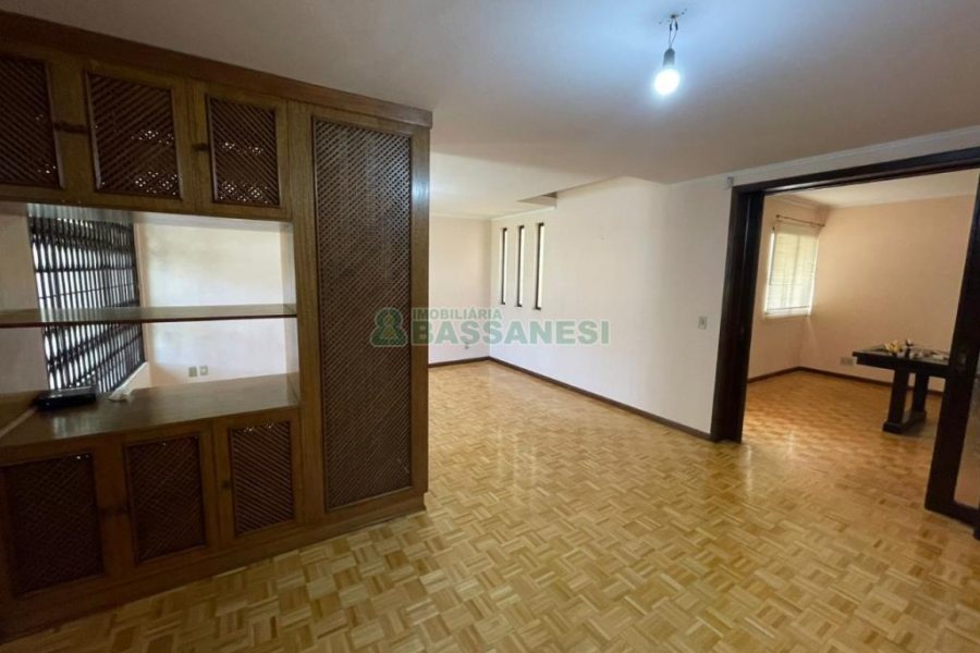 Casa com 200m², 4 dormitórios, 1 vaga, no bairro Nossa Senhora de Lourdes em Caxias do Sul para Comprar