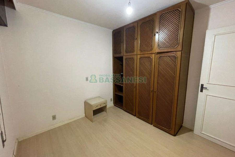 Casa com 200m², 4 dormitórios, 1 vaga, no bairro Nossa Senhora de Lourdes em Caxias do Sul para Comprar