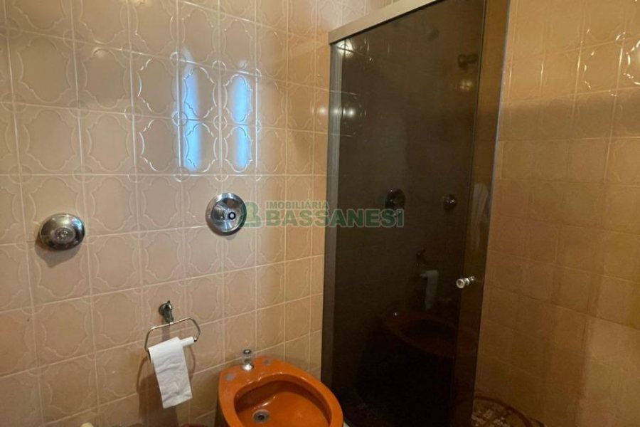 Casa com 200m², 4 dormitórios, 1 vaga, no bairro Nossa Senhora de Lourdes em Caxias do Sul para Comprar