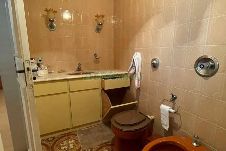 Casa com 200m², 4 dormitórios, 1 vaga, no bairro Nossa Senhora de Lourdes em Caxias do Sul para Comprar