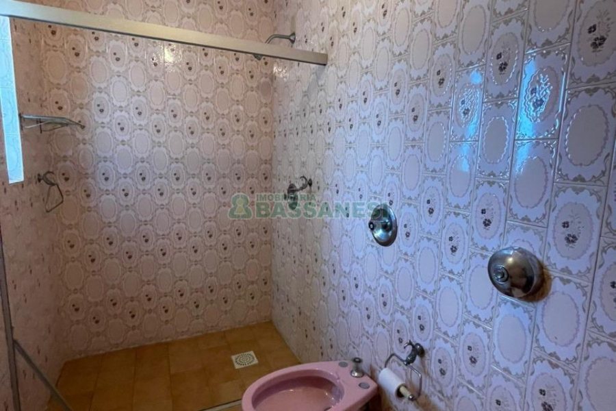 Casa com 200m², 4 dormitórios, 1 vaga, no bairro Nossa Senhora de Lourdes em Caxias do Sul para Comprar