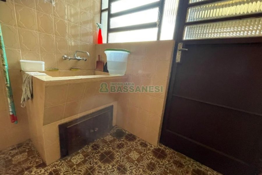Casa com 200m², 4 dormitórios, 1 vaga, no bairro Nossa Senhora de Lourdes em Caxias do Sul para Comprar