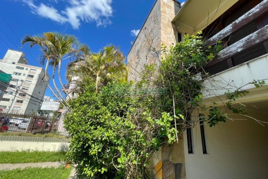 Casa com 200m², 4 dormitórios, 1 vaga, no bairro Nossa Senhora de Lourdes em Caxias do Sul para Comprar