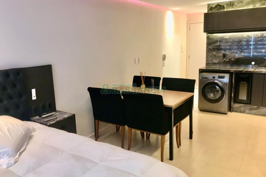 Apto Mobiliado com 30m², 1 dormitório, 1 vaga, no bairro Petrópolis em Caxias do Sul para Alugar