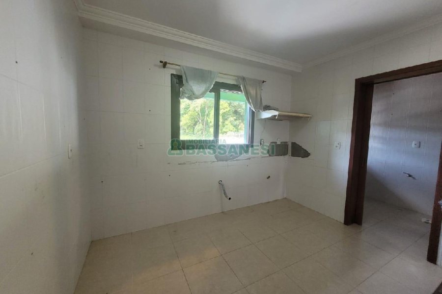 Predio com 298m², no bairro Nossa Senhora de Fátima em Caxias do Sul para Alugar ou Comprar