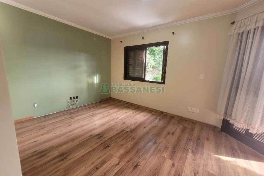 Predio com 298m², no bairro Nossa Senhora de Fátima em Caxias do Sul para Alugar ou Comprar