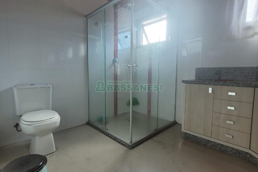 Predio com 298m², no bairro Nossa Senhora de Fátima em Caxias do Sul para Alugar ou Comprar