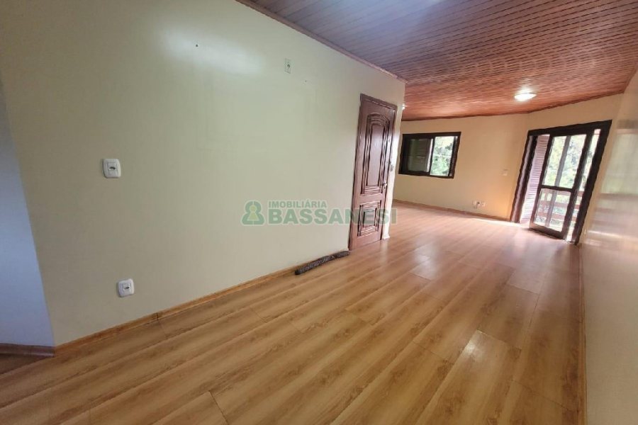 Predio com 298m², no bairro Nossa Senhora de Fátima em Caxias do Sul para Alugar ou Comprar