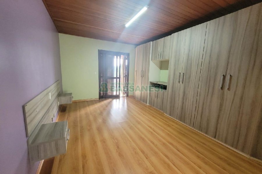 Predio com 298m², no bairro Nossa Senhora de Fátima em Caxias do Sul para Alugar ou Comprar
