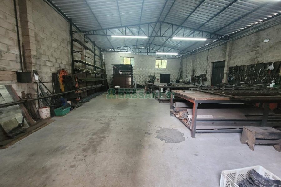 Predio com 298m², no bairro Nossa Senhora de Fátima em Caxias do Sul para Alugar ou Comprar