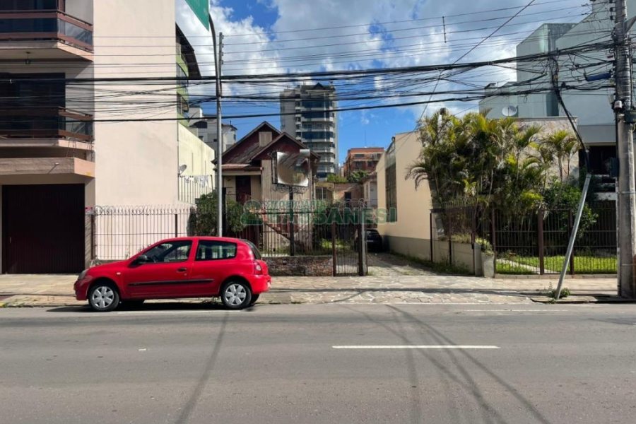 Terreno com 680m², no bairro Nossa Senhora de Lourdes em Caxias do Sul para Comprar
