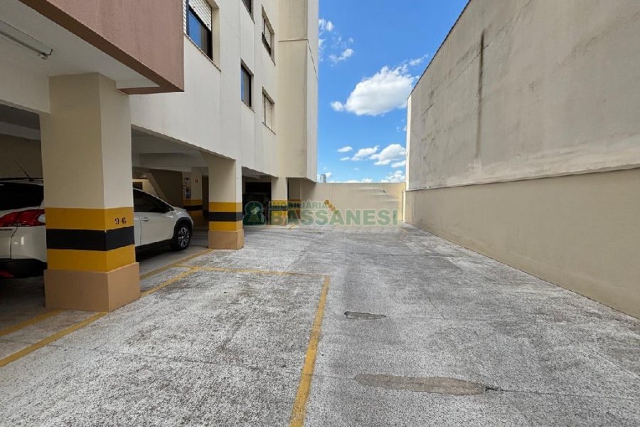 Apto Mobiliado com 68m², 2 dormitórios, 1 vaga, no bairro Centro em Caxias do Sul para Alugar