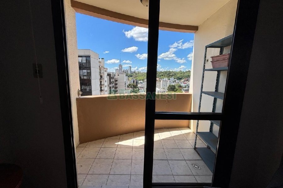 Apto Mobiliado com 68m², 2 dormitórios, 1 vaga, no bairro Centro em Caxias do Sul para Alugar