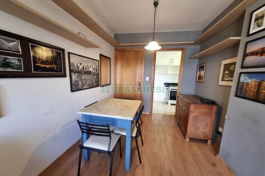 Apto Mobiliado com 68m², 2 dormitórios, 1 vaga, no bairro Centro em Caxias do Sul para Alugar