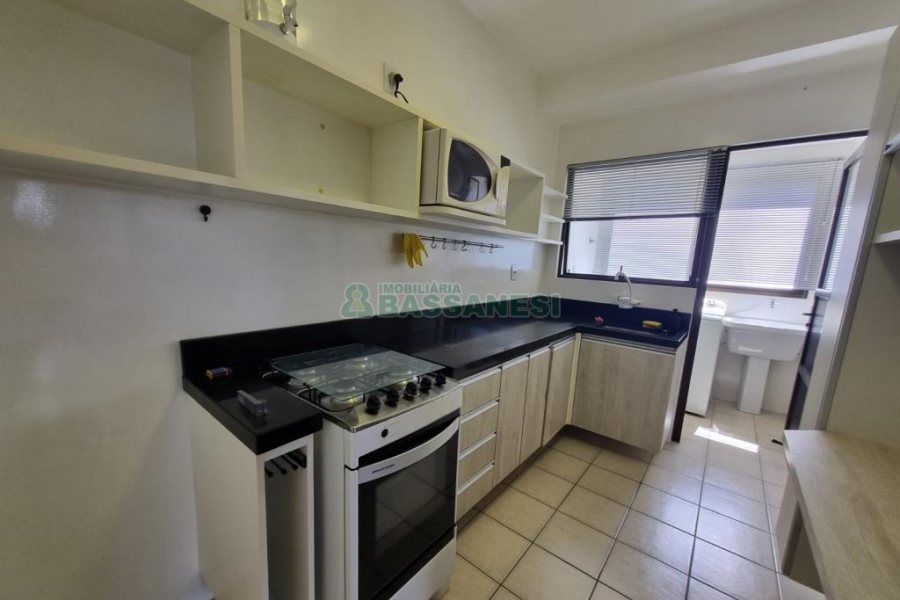 Apto Mobiliado com 68m², 2 dormitórios, 1 vaga, no bairro Centro em Caxias do Sul para Alugar