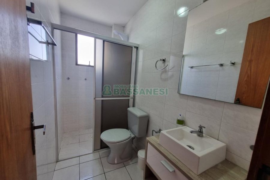 Apto Mobiliado com 68m², 2 dormitórios, 1 vaga, no bairro Centro em Caxias do Sul para Alugar