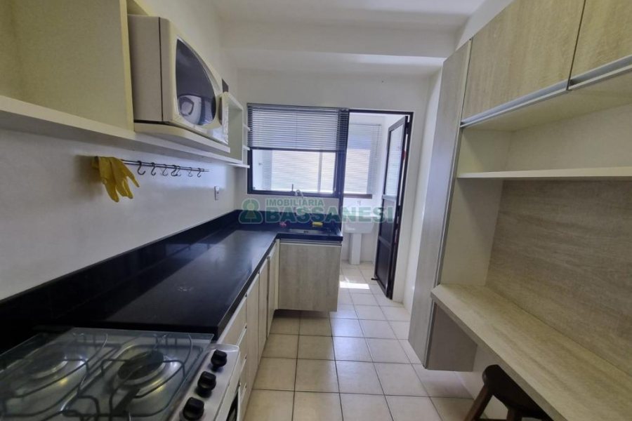 Apto Mobiliado com 68m², 2 dormitórios, 1 vaga, no bairro Centro em Caxias do Sul para Alugar