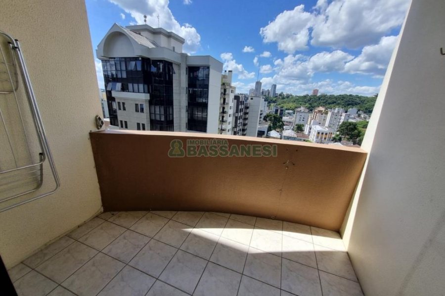 Apto Mobiliado com 68m², 2 dormitórios, 1 vaga, no bairro Centro em Caxias do Sul para Alugar