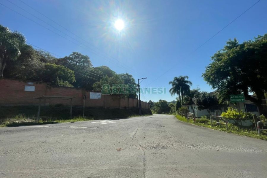 Terreno com 1271m², no bairro São Virgílio em Caxias do Sul para Comprar