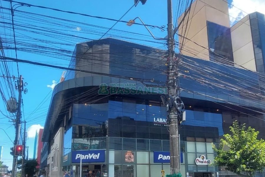 Sala com 600m², no bairro Centro em Caxias do Sul para Alugar