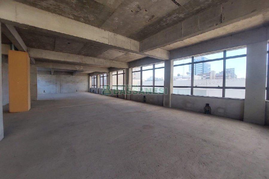 Sala com 600m², no bairro Centro em Caxias do Sul para Alugar