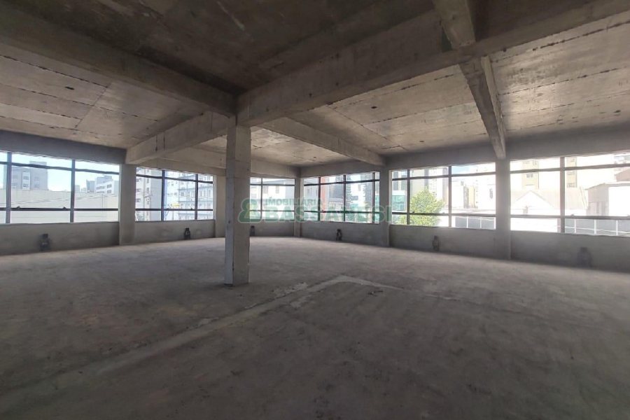 Sala com 600m², no bairro Centro em Caxias do Sul para Alugar
