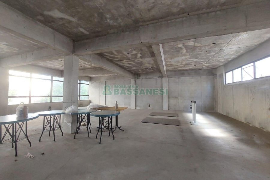 Sala com 600m², no bairro Centro em Caxias do Sul para Alugar