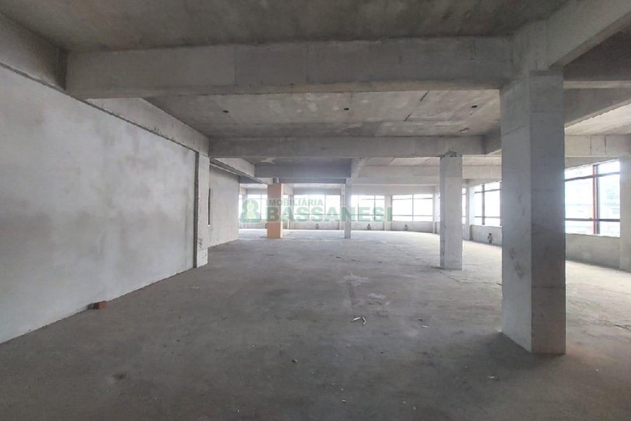 Sala com 600m², no bairro Centro em Caxias do Sul para Alugar